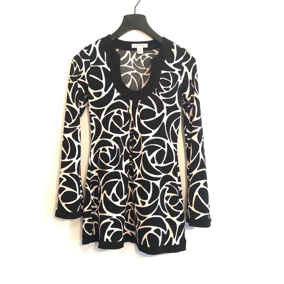 White House Black Market Tops - [WHBM] Black/White Flare Sleeve Tunic - Size XS